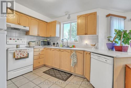 1 Farmstead Crescent, Barrie, ON - Indoor Photo Showing Kitchen