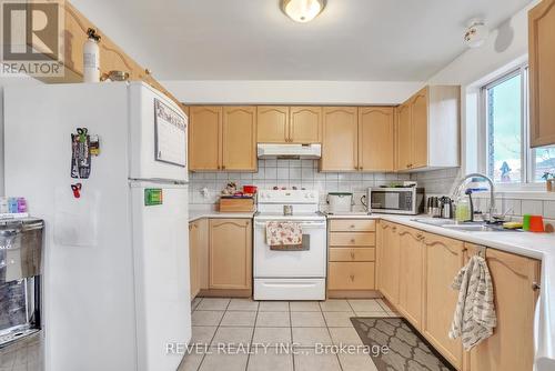 1 Farmstead Crescent, Barrie, ON - Indoor Photo Showing Kitchen