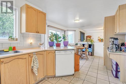 1 Farmstead Crescent, Barrie, ON - Indoor Photo Showing Kitchen