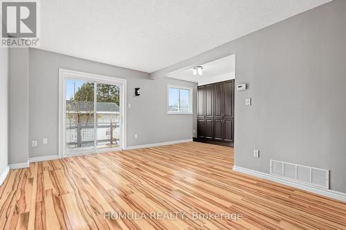 19 Robin Court, Barrie, ON - Indoor Photo Showing Other Room