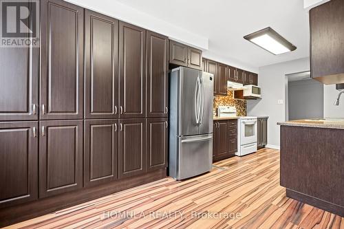 19 Robin Court, Barrie, ON - Indoor Photo Showing Kitchen