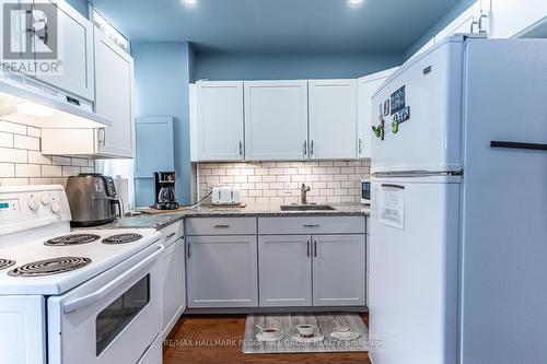 72 High Street, Barrie, ON - Indoor Photo Showing Kitchen