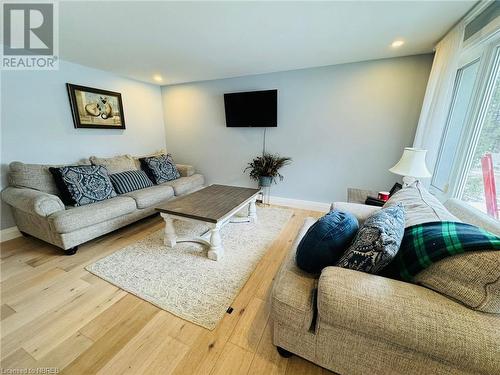 Living room with light hardwood / wood-style floors - 541 Donald Street, Mattawa, ON - Indoor Photo Showing Living Room