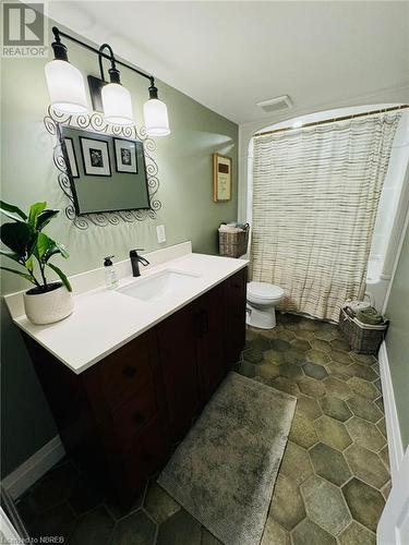 Bathroom with vanity and toilet - 541 Donald Street, Mattawa, ON - Indoor Photo Showing Bathroom