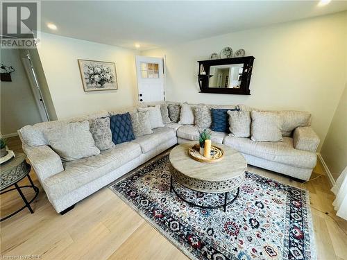 Living room featuring wood-type flooring - 541 Donald Street, Mattawa, ON - Indoor Photo Showing Living Room