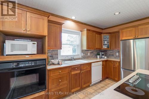 1897 10 Line N, Oro-Medonte, ON - Indoor Photo Showing Kitchen