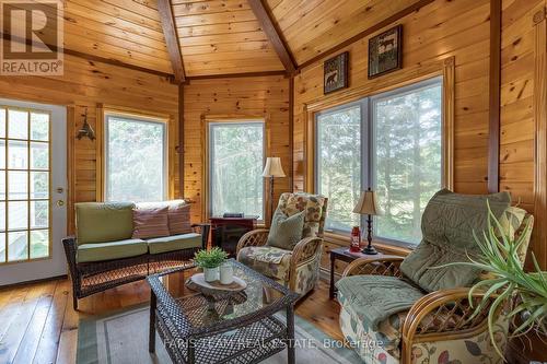 1897 10 Line N, Oro-Medonte, ON - Indoor Photo Showing Living Room