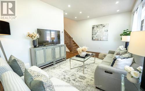 4758 Colombo Crescent, Mississauga, ON - Indoor Photo Showing Living Room