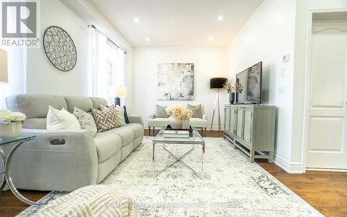 4758 Colombo Crescent, Mississauga, ON - Indoor Photo Showing Living Room