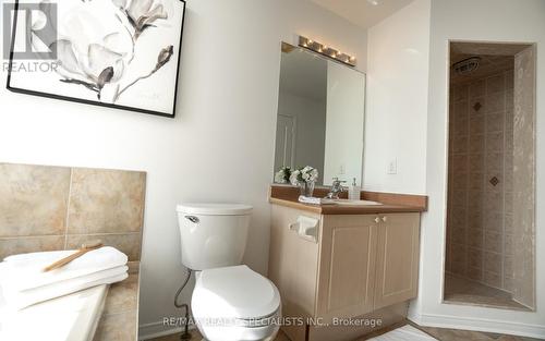 4758 Colombo Crescent, Mississauga, ON - Indoor Photo Showing Bathroom