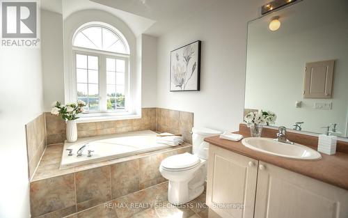 4758 Colombo Crescent, Mississauga, ON - Indoor Photo Showing Bathroom