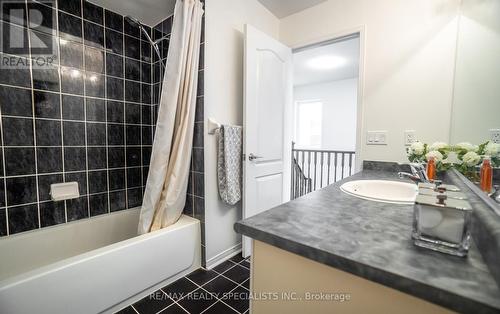 4758 Colombo Crescent, Mississauga, ON - Indoor Photo Showing Bathroom