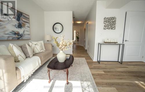 4758 Colombo Crescent, Mississauga, ON - Indoor Photo Showing Living Room