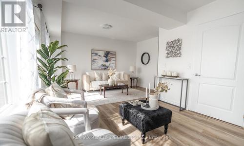 4758 Colombo Crescent, Mississauga, ON - Indoor Photo Showing Living Room