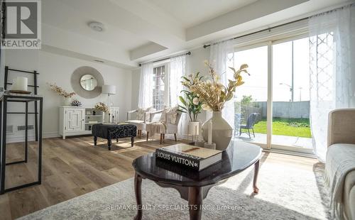 4758 Colombo Crescent, Mississauga, ON - Indoor Photo Showing Living Room