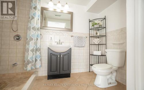 4758 Colombo Crescent, Mississauga, ON - Indoor Photo Showing Bathroom