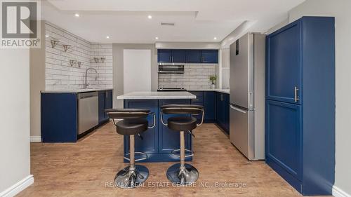 4 Chetholme Place, Halton Hills, ON - Indoor Photo Showing Kitchen