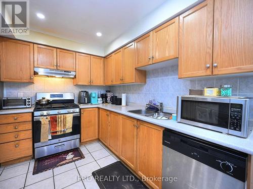 166 - 80 Acorn Place, Mississauga, ON - Indoor Photo Showing Kitchen With Double Sink