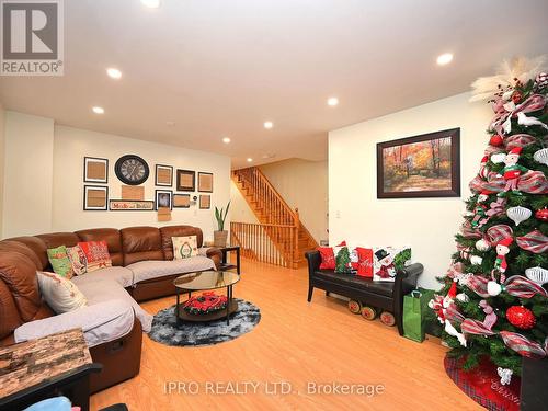 166 - 80 Acorn Place, Mississauga, ON - Indoor Photo Showing Living Room