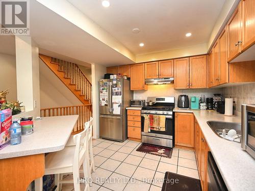 166 - 80 Acorn Place, Mississauga, ON - Indoor Photo Showing Kitchen