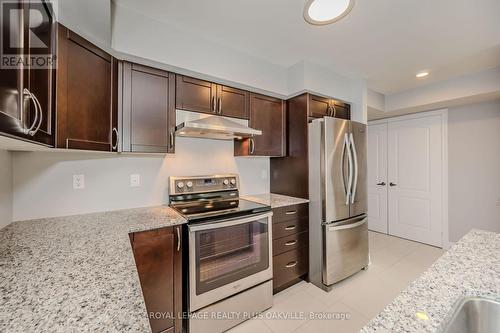 718 - 138 Widdicombe Hill Boulevard, Toronto, ON - Indoor Photo Showing Kitchen