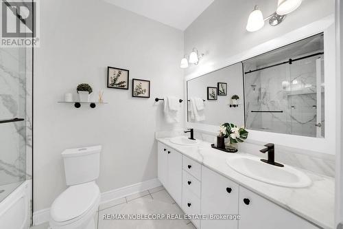 8 - 275 Van Dusen Boulevard, Toronto, ON - Indoor Photo Showing Bathroom