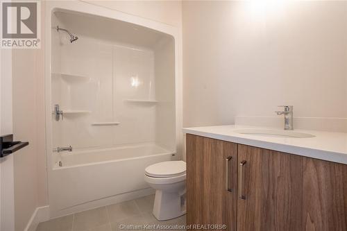 25 Duskridge Road, Chatham, ON - Indoor Photo Showing Bathroom