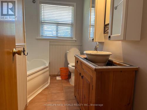 140 Alvin Street, Waterloo, ON - Indoor Photo Showing Bathroom