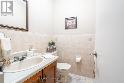 145 Homeside Avenue, Hamilton, ON - Indoor Photo Showing Bathroom