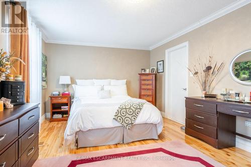 145 Homeside Avenue, Hamilton, ON - Indoor Photo Showing Bedroom