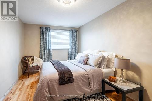 145 Homeside Avenue, Hamilton, ON - Indoor Photo Showing Bedroom