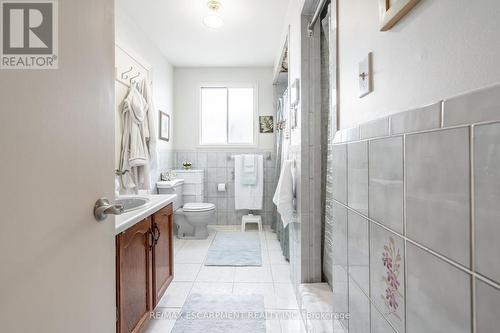 145 Homeside Avenue, Hamilton, ON - Indoor Photo Showing Bathroom