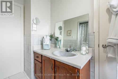 145 Homeside Avenue, Hamilton, ON - Indoor Photo Showing Bathroom