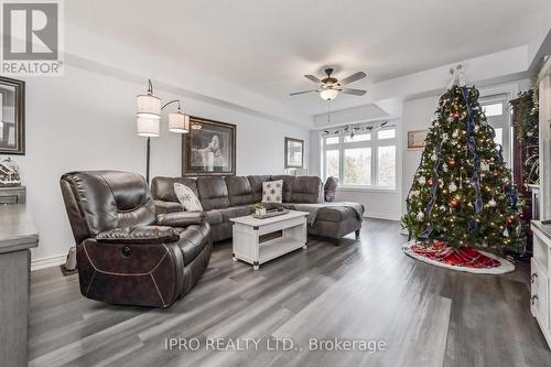 202 - 245 Scotland Street, Centre Wellington, ON - Indoor Photo Showing Living Room