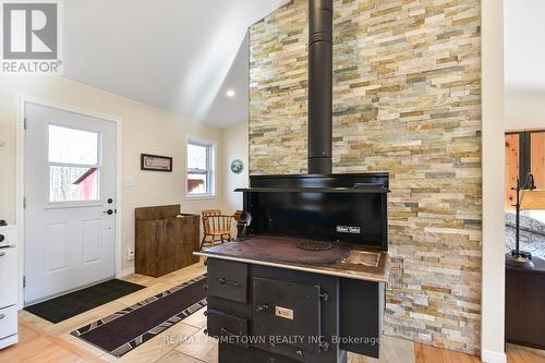 5 Montgomery Road, Elizabethtown-Kitley, ON - Indoor Photo Showing Other Room