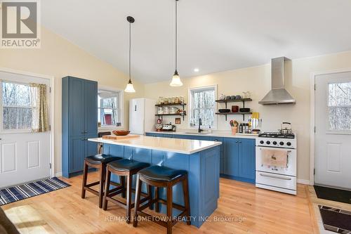 5 Montgomery Road, Elizabethtown-Kitley, ON - Indoor Photo Showing Kitchen With Upgraded Kitchen