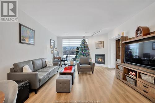 34 Boblo Island Boulevard Unit# 108, Amherstburg, ON - Indoor Photo Showing Living Room With Fireplace