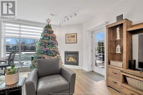 34 Boblo Island Boulevard Unit# 108, Amherstburg, ON - Indoor Photo Showing Living Room With Fireplace