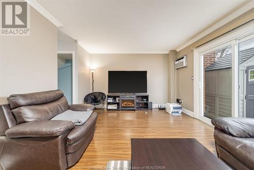 6242 Rose-Ville Garden Drive Unit# 547, Windsor, ON - Indoor Photo Showing Living Room