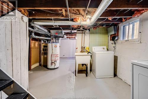 348-352 Mckay, Windsor, ON - Indoor Photo Showing Laundry Room