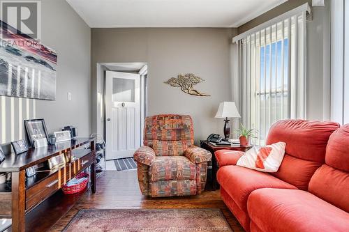 348-352 Mckay, Windsor, ON - Indoor Photo Showing Living Room