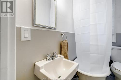 348-352 Mckay, Windsor, ON - Indoor Photo Showing Bathroom