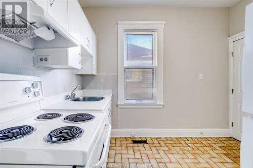 348-352 Mckay, Windsor, ON - Indoor Photo Showing Kitchen