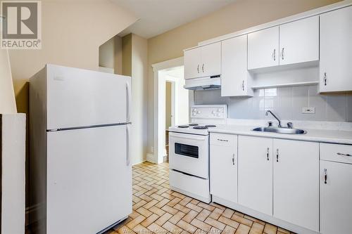 348-352 Mckay, Windsor, ON - Indoor Photo Showing Kitchen