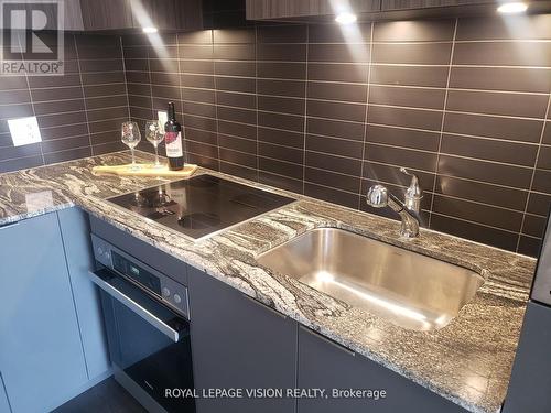 619 - 50 O'Neill Road, Toronto, ON - Indoor Photo Showing Kitchen