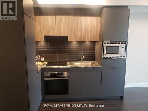 619 - 50 O'Neill Road, Toronto, ON - Indoor Photo Showing Kitchen