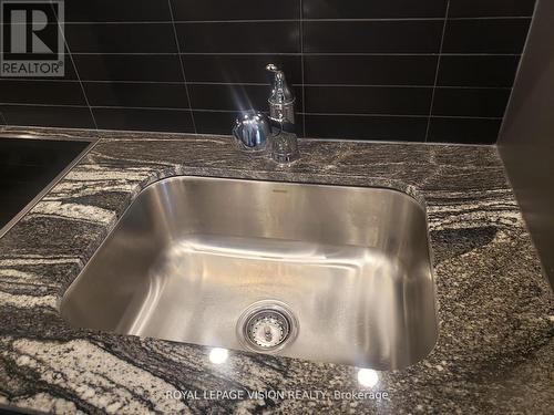 619 - 50 O'Neill Road, Toronto, ON - Indoor Photo Showing Kitchen