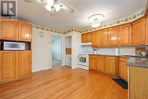 149 Templeton Crescent, St Clair, ON - Indoor Photo Showing Kitchen