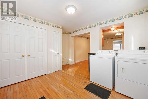 149 Templeton Crescent, St Clair, ON - Indoor Photo Showing Laundry Room