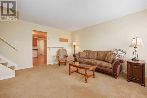 149 Templeton Crescent, St Clair, ON - Indoor Photo Showing Living Room